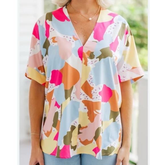 JODIFL Tops - Jodifl Help You Out Fuchsia Pink Abstract Blouse